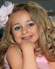 Isabella Barrett, modelo infantil de 6 años