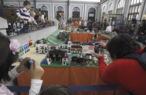 Exposición de trenes con Lego